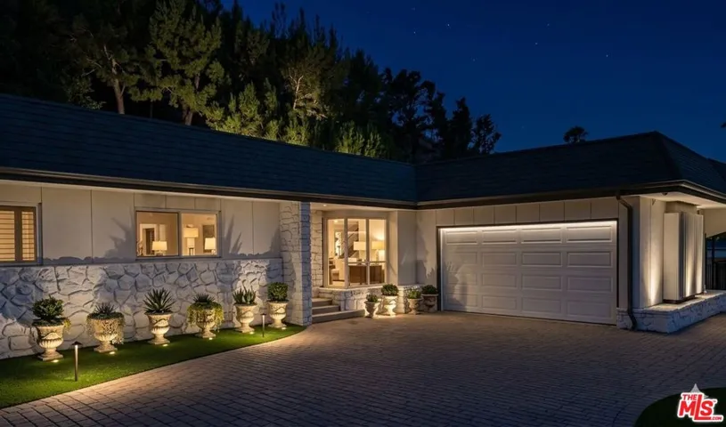 2000 San Ysidro Drive, Beverly Hills, California 90210