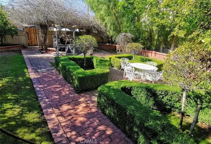 225 N Lima St 204, Sierra Madre, California 91024