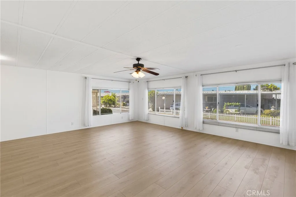 Very spacious front living room