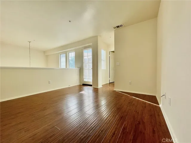350 Via Capri 201, Corona, California 92879