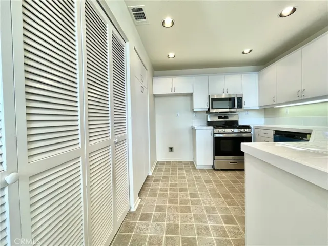 350 Via Capri 201, Corona, California 92879