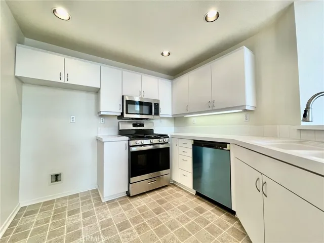 350 Via Capri 201, Corona, California 92879