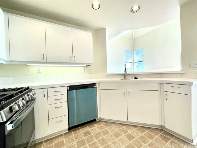 350 Via Capri 201, Corona, California 92879
