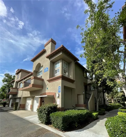 350 Via Capri 201, Corona, California 92879