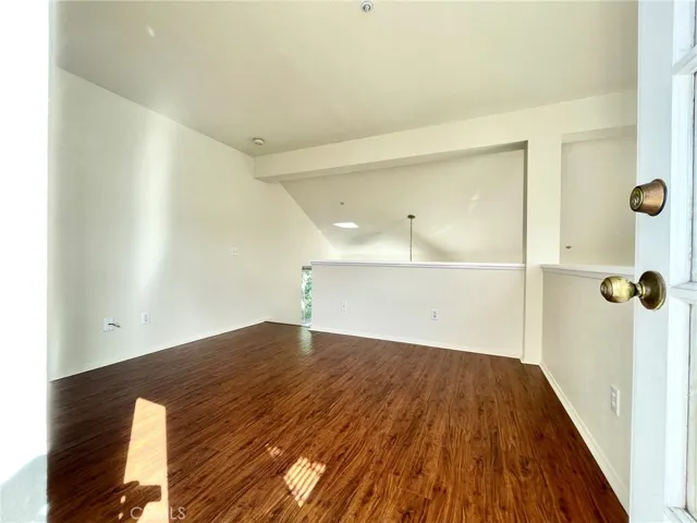 350 Via Capri 201, Corona, California 92879