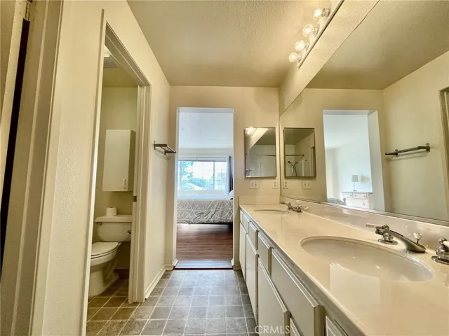 350 Via Capri 201, Corona, California 92879