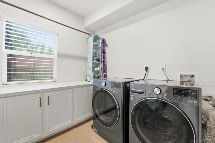 522 Mary Lane, El Cajon, California 92021