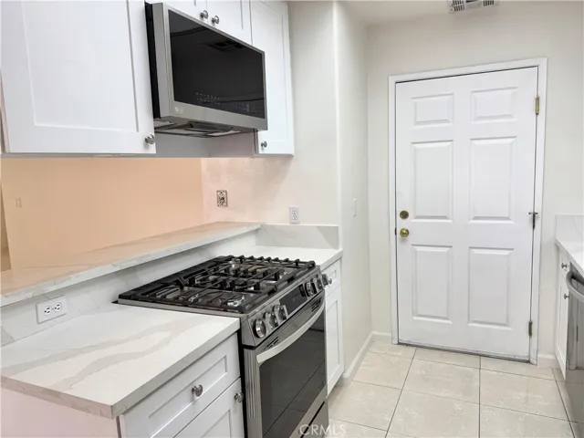 18319 Hart Street 3, Reseda, California 91335
