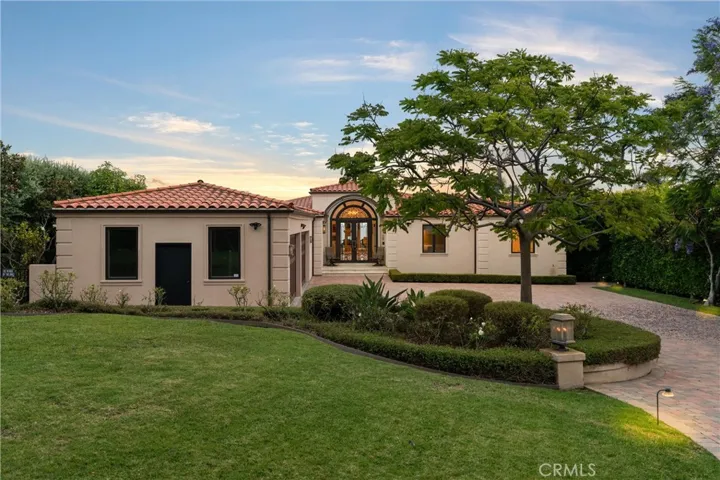 Elegantly manicured lawns