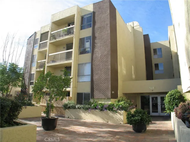 5143 Bakman 417, North Hollywood, California 91601