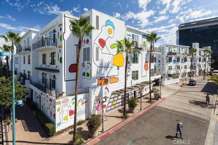 Artistic living structures