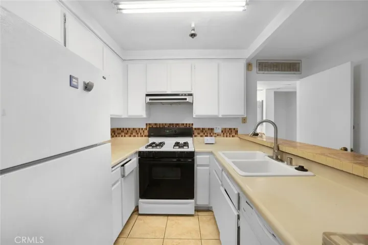 5143 Bakman 417, North Hollywood, California 91601 — photo 4