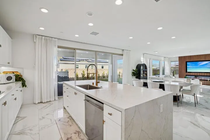 18-web-or-mls-Nichols Dr-S1312-016