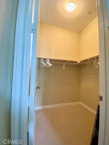 tall walk in closets in every upstairs bedrooms