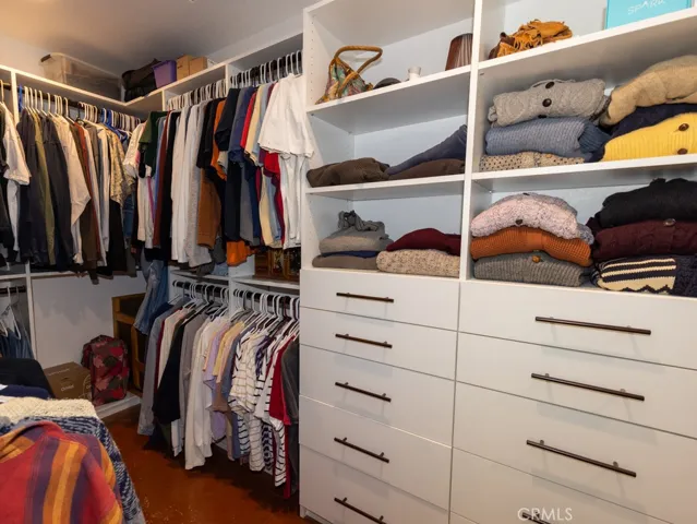 ...with built-in organized walk-in closet...