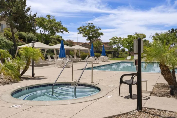 Swimming Pool/Hot Tub/Sauna