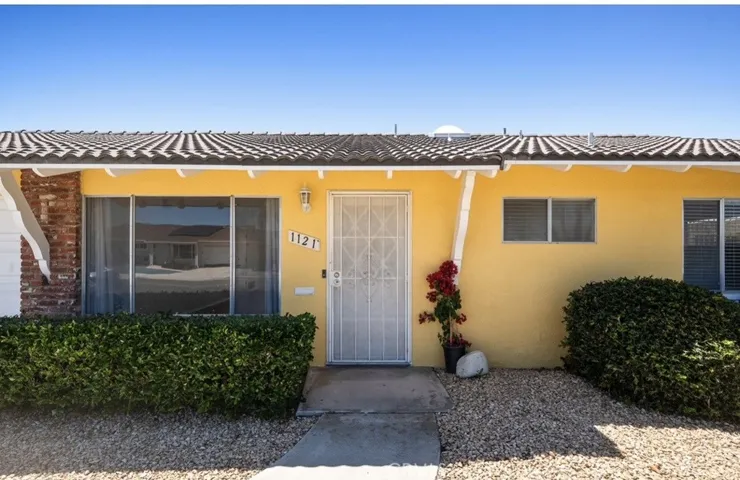 1121 W Mayberry, Hemet, California 92543
