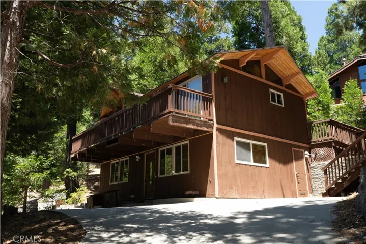392 Pioneer, Lake Arrowhead, California 92352
