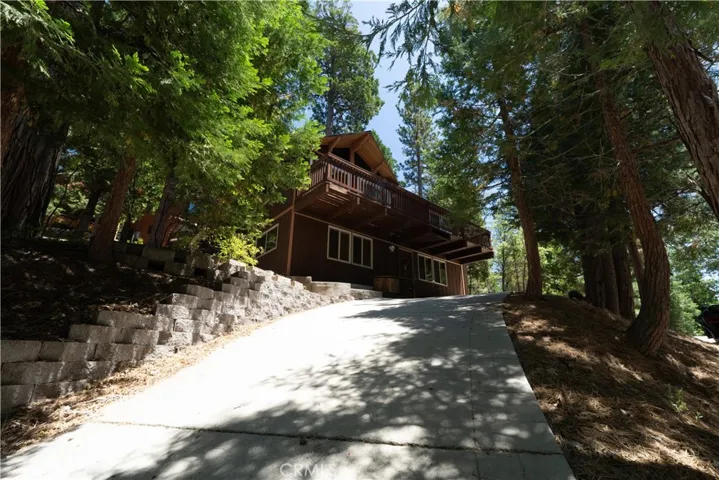 392 Pioneer, Lake Arrowhead, California 92352