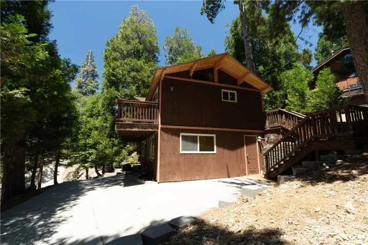 392 Pioneer, Lake Arrowhead, California 92352