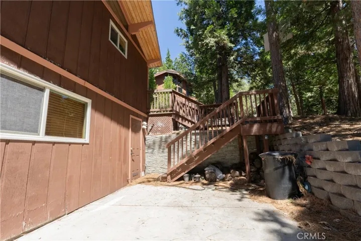 392 Pioneer, Lake Arrowhead, California 92352
