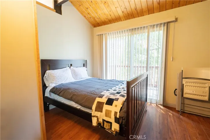 392 Pioneer, Lake Arrowhead, California 92352