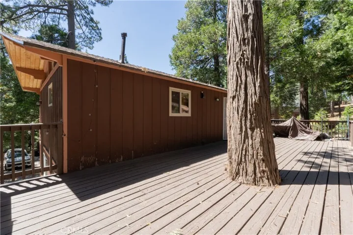 392 Pioneer, Lake Arrowhead, California 92352