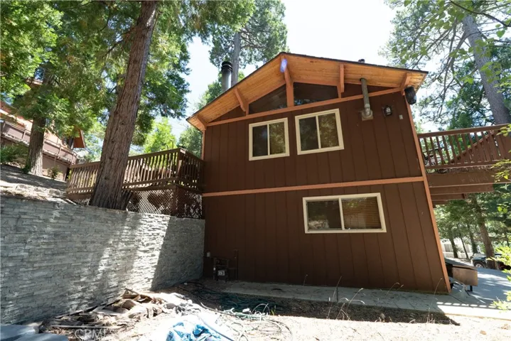 392 Pioneer, Lake Arrowhead, California 92352