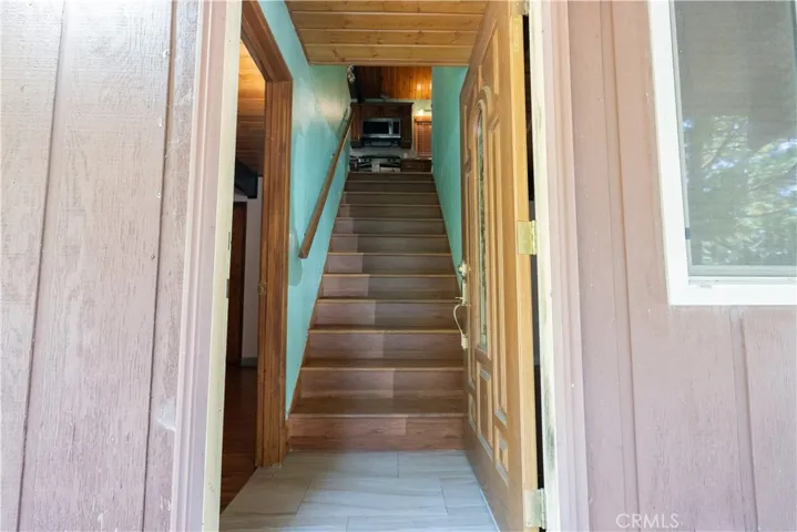 392 Pioneer, Lake Arrowhead, California 92352