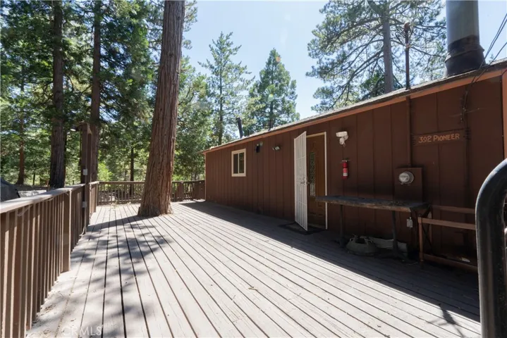 392 Pioneer, Lake Arrowhead, California 92352