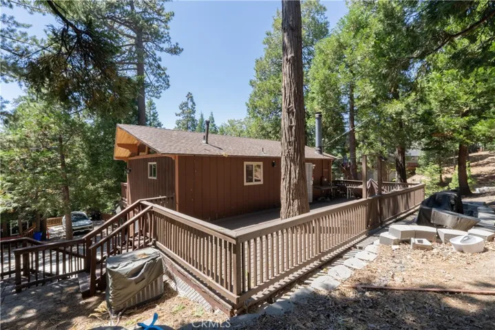392 Pioneer, Lake Arrowhead, California 92352