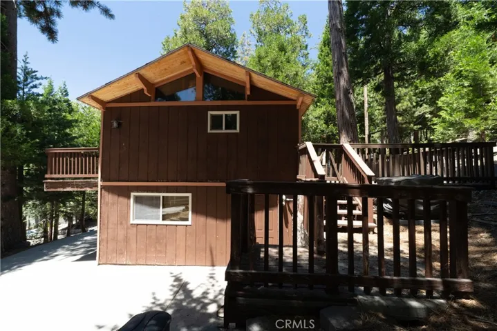 392 Pioneer, Lake Arrowhead, California 92352