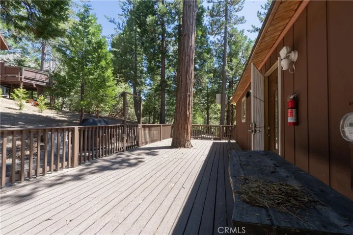 392 Pioneer, Lake Arrowhead, California 92352