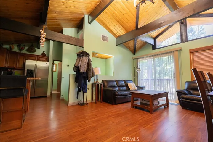 392 Pioneer, Lake Arrowhead, California 92352