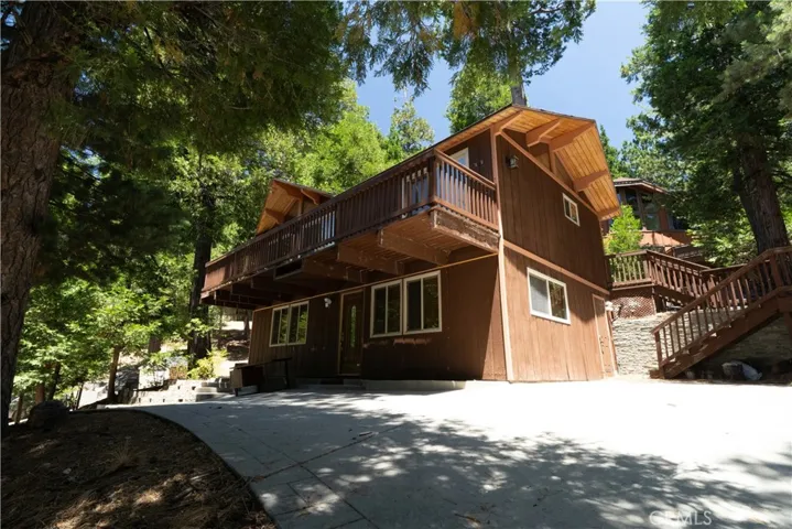 392 Pioneer, Lake Arrowhead, California 92352