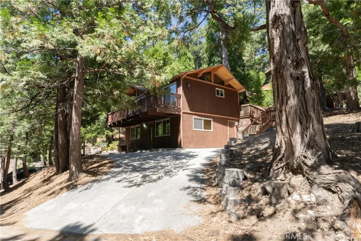 392 Pioneer, Lake Arrowhead, California 92352