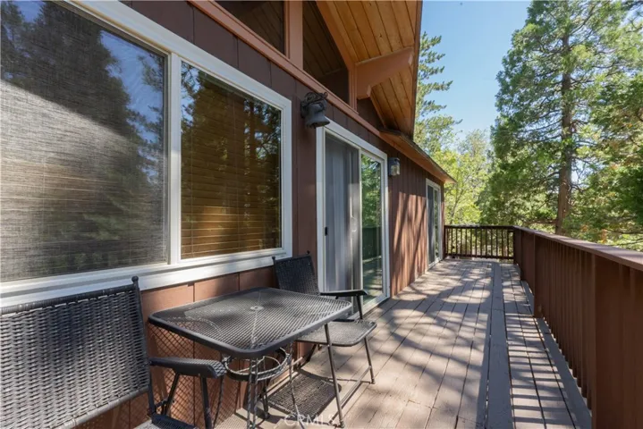 392 Pioneer, Lake Arrowhead, California 92352