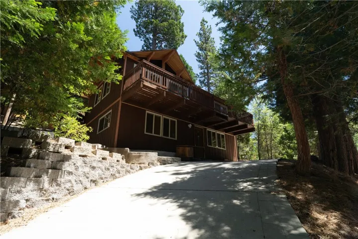 392 Pioneer, Lake Arrowhead, California 92352