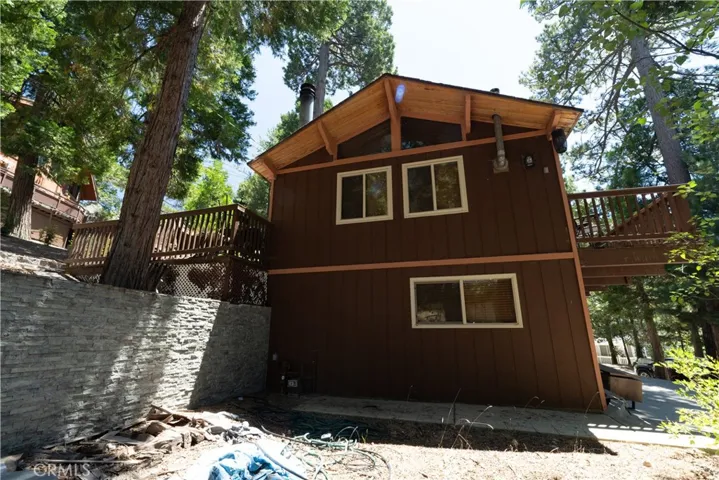 392 Pioneer, Lake Arrowhead, California 92352