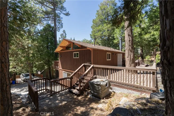 392 Pioneer, Lake Arrowhead, California 92352