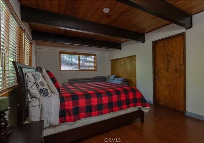 392 Pioneer, Lake Arrowhead, California 92352