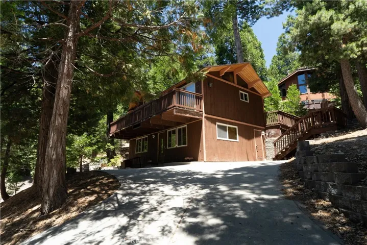 392 Pioneer, Lake Arrowhead, California 92352