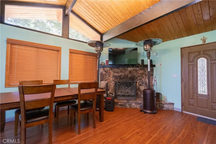 392 Pioneer, Lake Arrowhead, California 92352