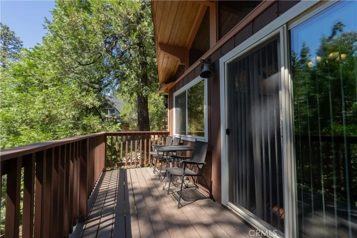 392 Pioneer, Lake Arrowhead, California 92352