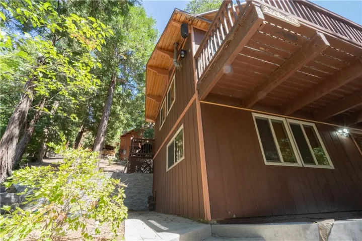 392 Pioneer, Lake Arrowhead, California 92352