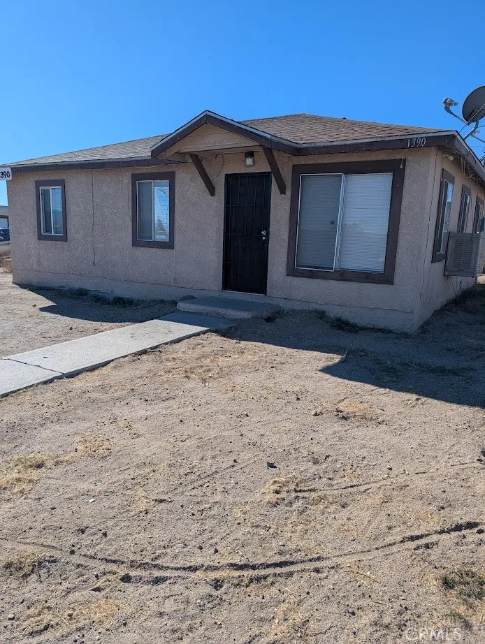1390 Riverside Dr