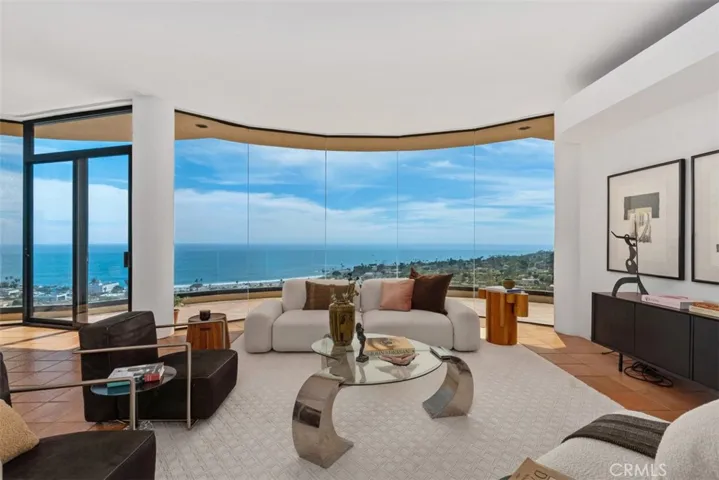 One can see the Hotel Laguna and coastline clearly from this room.