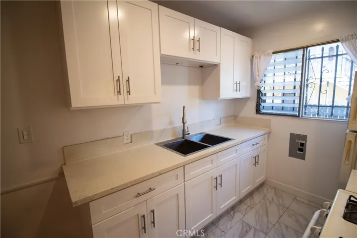 Kitchen angle 2