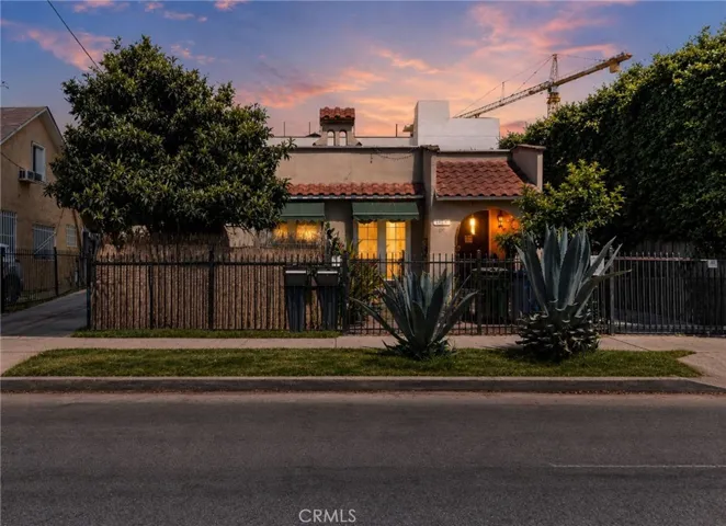 1154 N Wilton, Los Angeles, California 90038