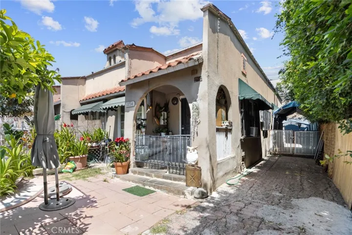 1154 N Wilton, Los Angeles, California 90038